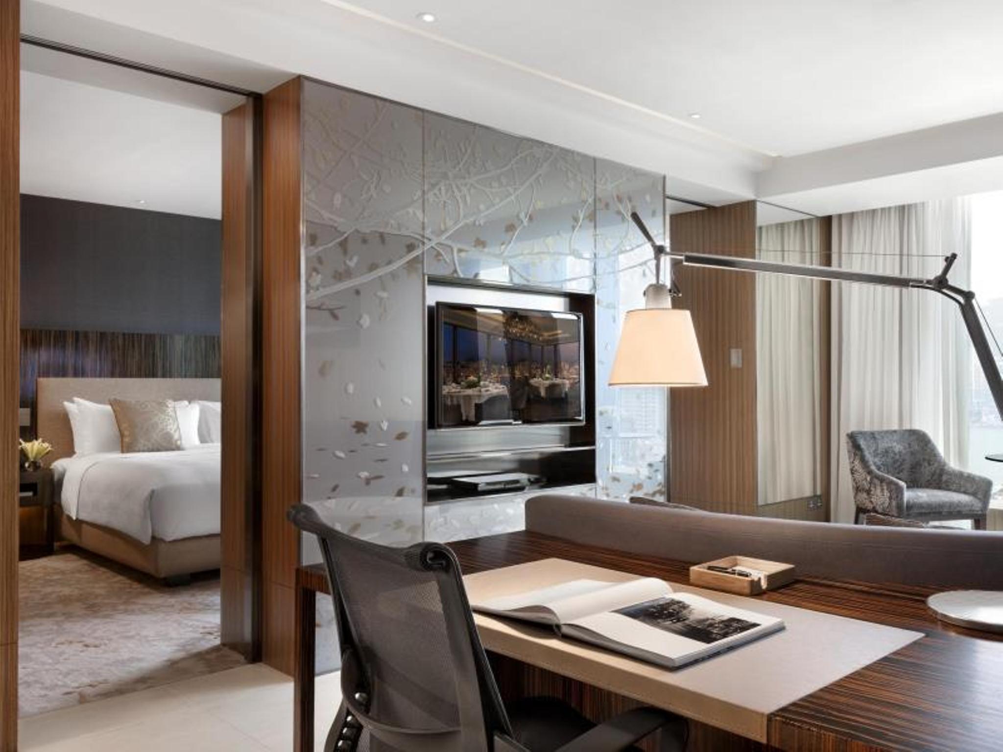 Hotel Icon Hong Kong Ngoại thất bức ảnh A suite at The Hari