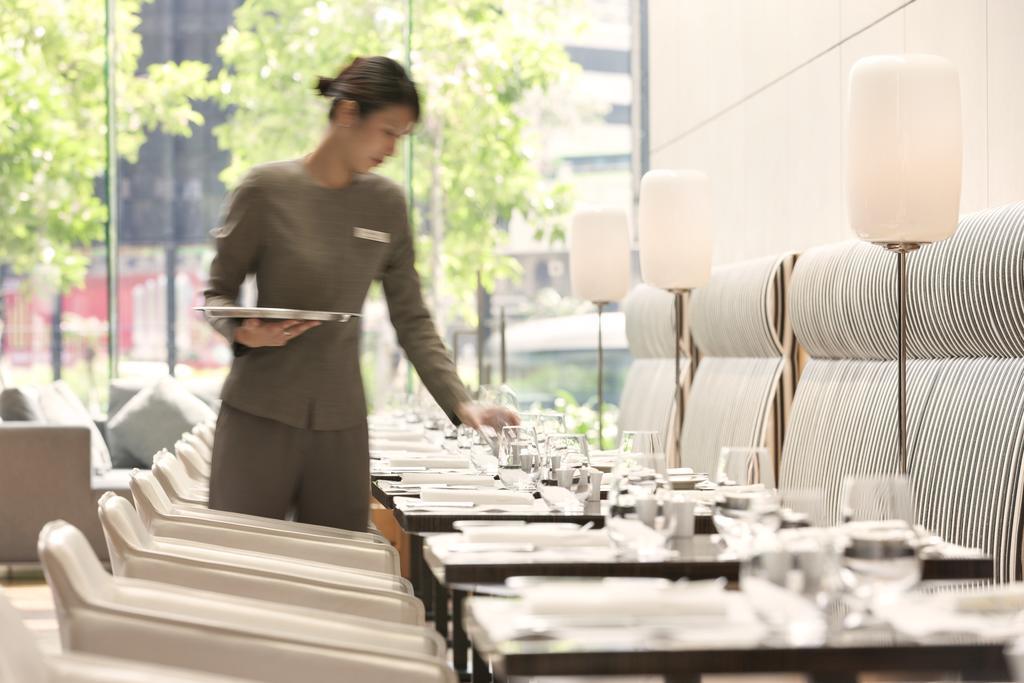 Hotel Icon Hong Kong Ngoại thất bức ảnh A restaurant hostess