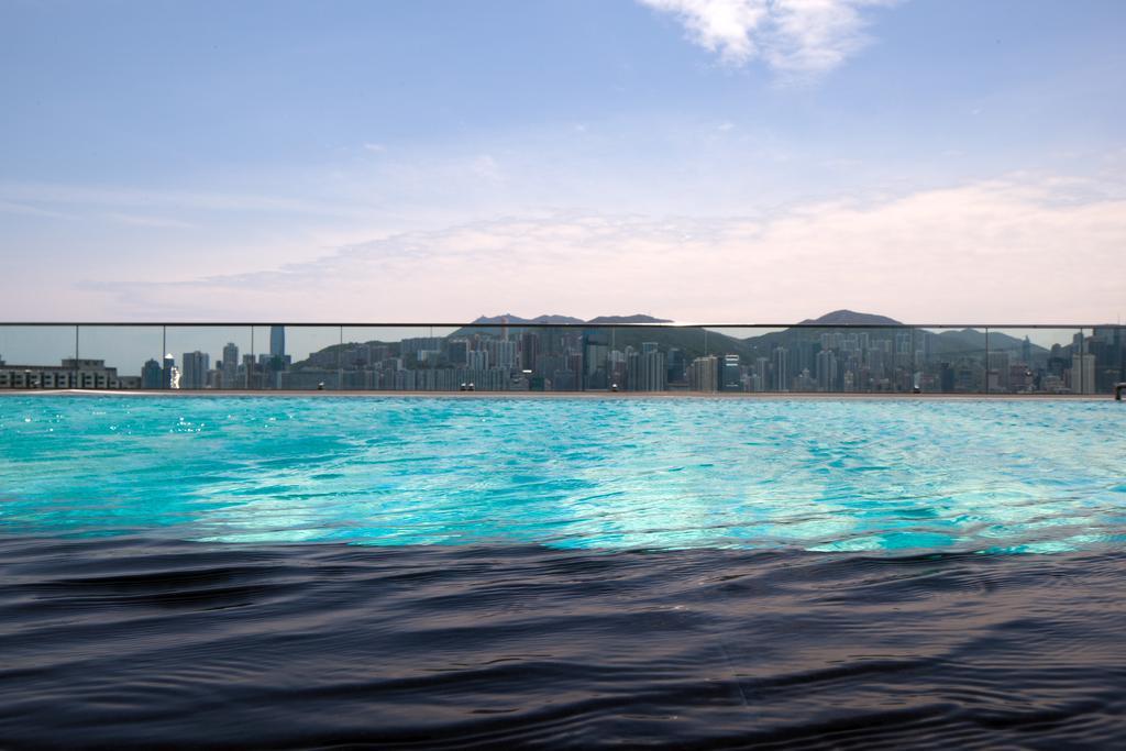 Hotel Icon Hong Kong Ngoại thất bức ảnh View of the pool