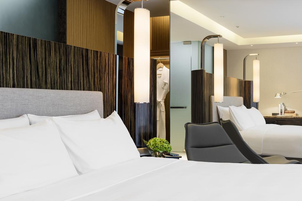 Hotel Icon Hong Kong Ngoại thất bức ảnh A room at the hotel