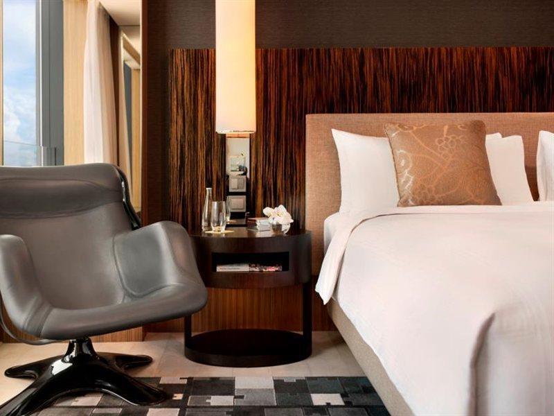 Hotel Icon Hong Kong Ngoại thất bức ảnh A guest room at the hotel