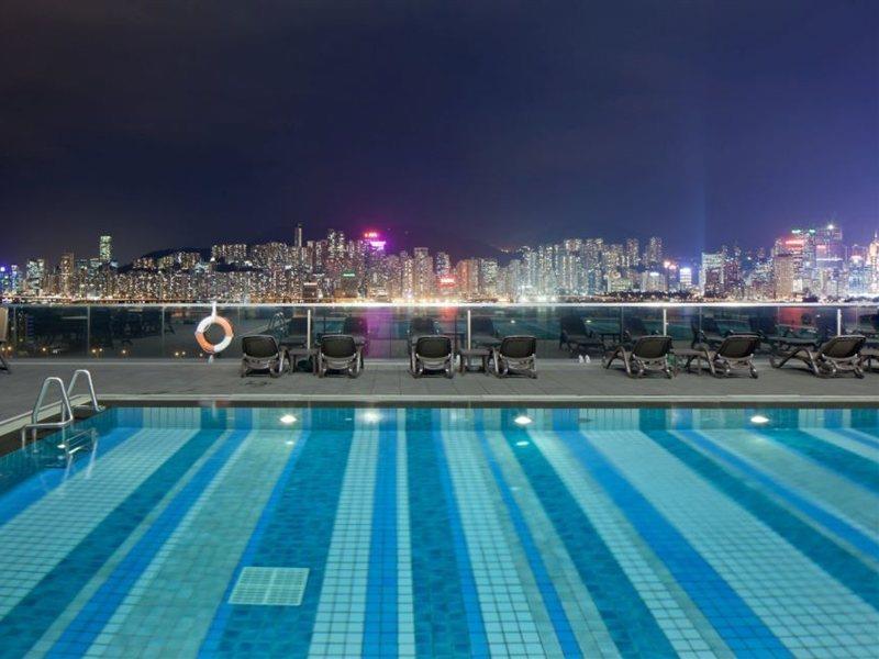 Hotel Icon Hong Kong Ngoại thất bức ảnh View of Victoria Harbour from the rooftop pool