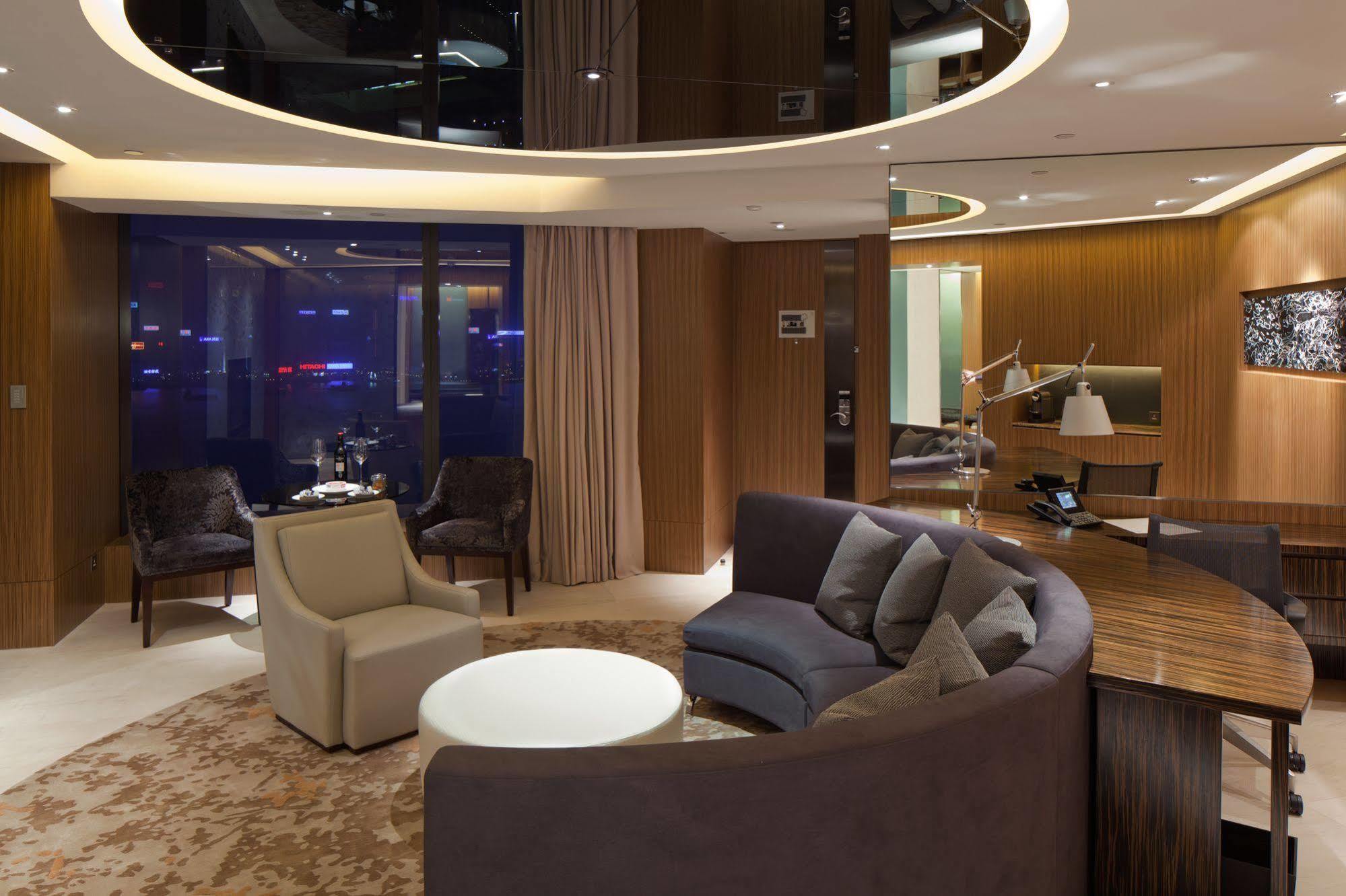 Hotel Icon Hong Kong Phòng bức ảnh The interior of a suite at the Ritz-Carlton, Hong Kong