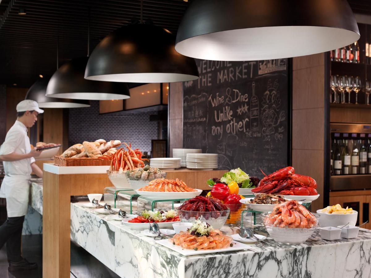 Hotel Icon Hong Kong Ngoại thất bức ảnh Seafood buffet at a restaurant